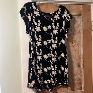 Floral tunic top with pockets